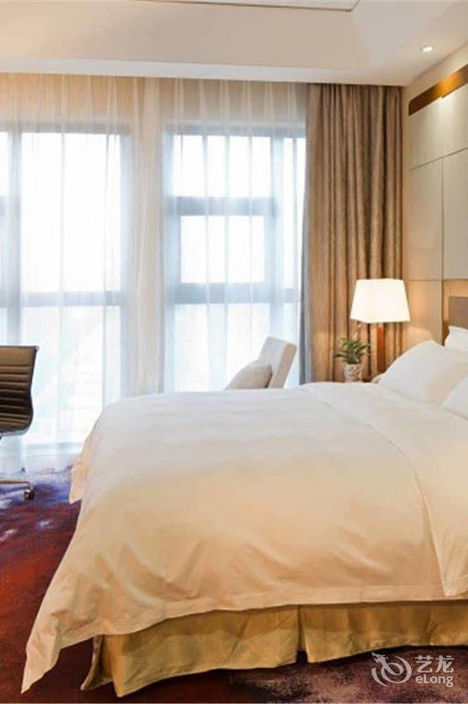 Bavaria City Hotel Бейхай Екстер'єр фото